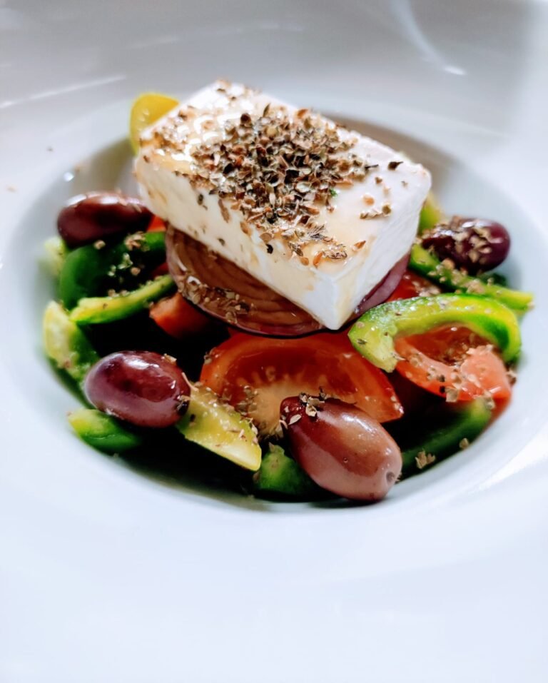 Greek salad | Kaimiškos Graikiškos salotos
